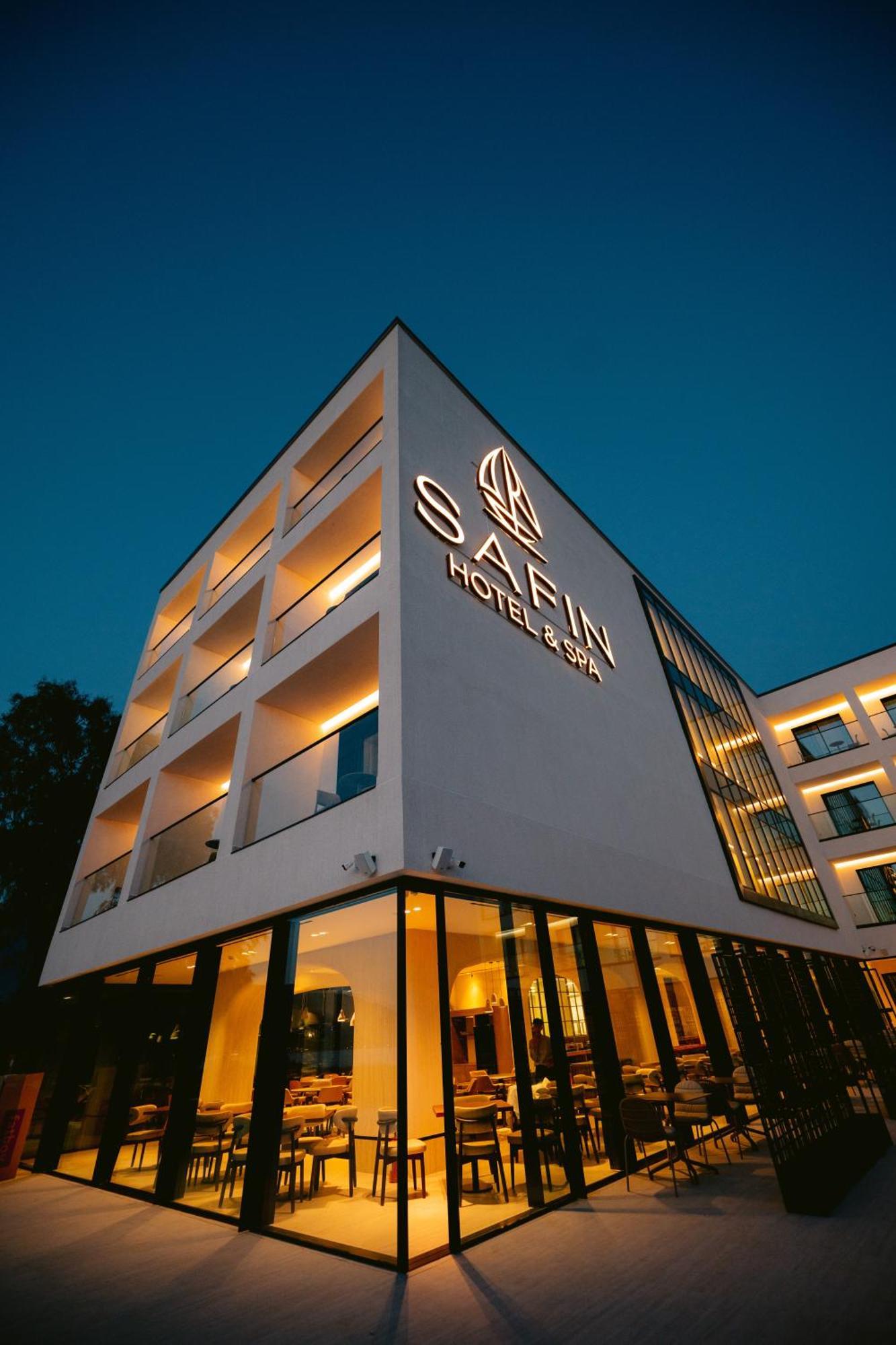 Safin & Hotel 4*