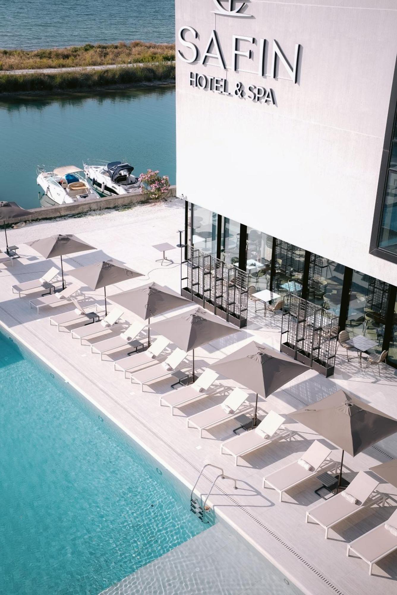 Safin & Hotel 4*